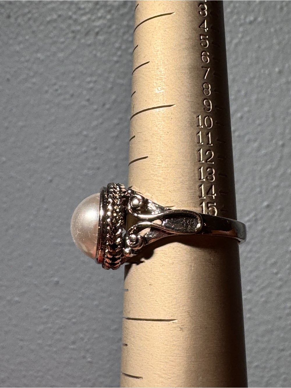 Vintage-Style Silver Ring with Pearl-Like Cabochon - Cream - Picture 4 of 5